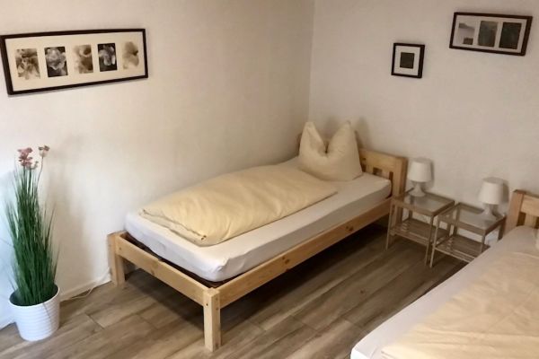 f3l-baerenhoehle-doppelzimmer1075038ec-47e0-cc9c-a7ef-08a48c4ea9b99DDF9C75-A7EE-4B35-63A5-49E7A0E50968.jpg
