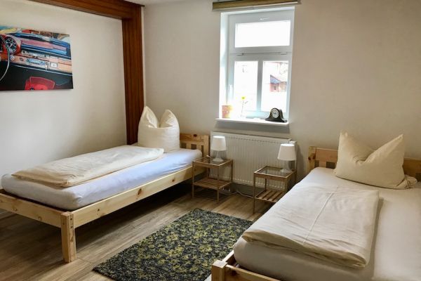 f3l-baerenhoehle-doppelzimmer2a640b9da-fe64-518f-3f22-43a2a605843f685FF00C-7D6B-9F62-FF8E-BD551C0C48F4.jpg