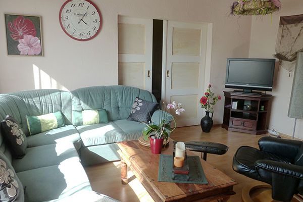 wohnzimmer24925e260-b554-c85d-0371-4e821cb188ceB9157C32-27B5-CE35-57D8-BB783B938005.jpg